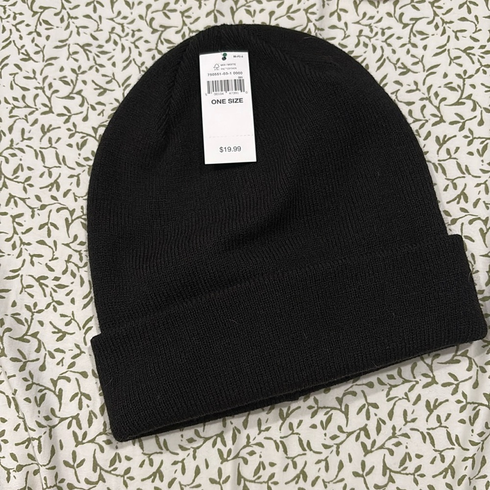 NWT GAP BLACK BEANIE
